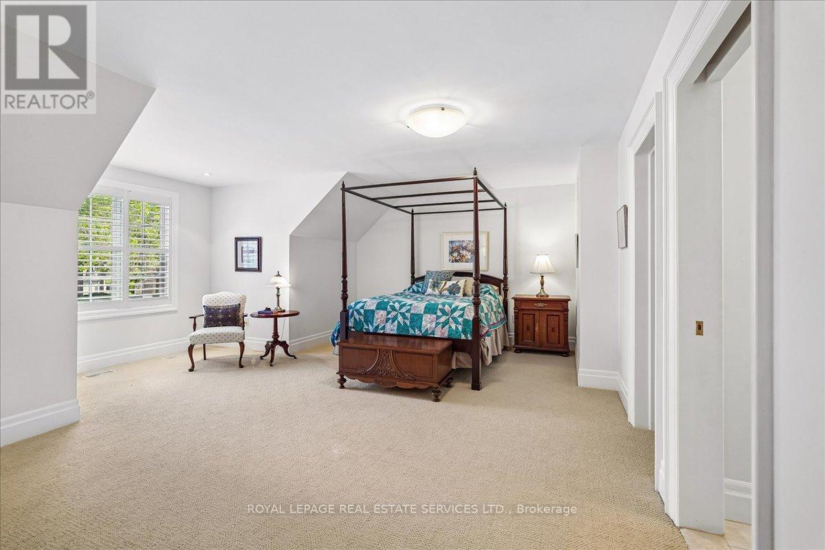 1726 THE PINES - 30
