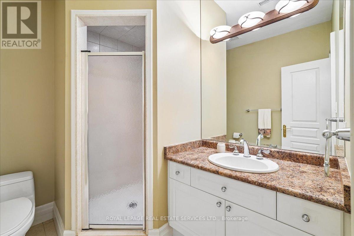 1726 THE PINES - 37