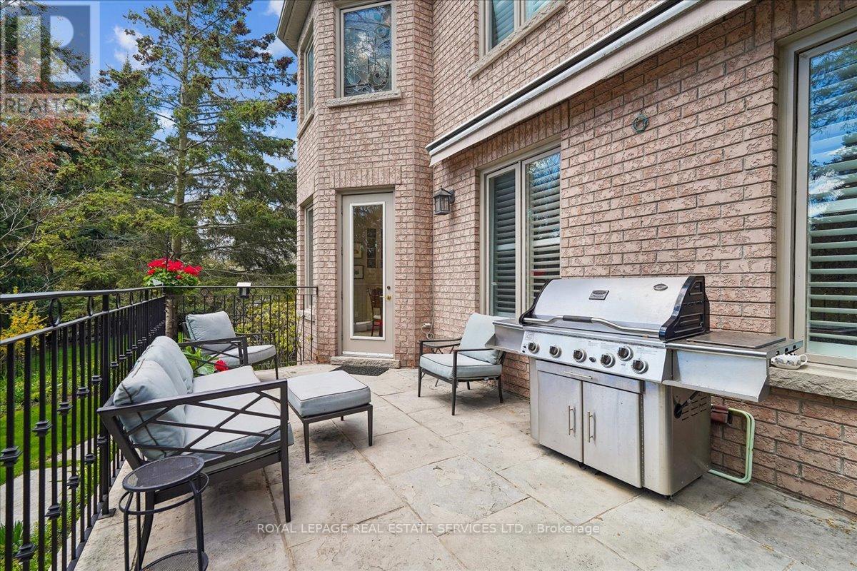1726 THE PINES - 42