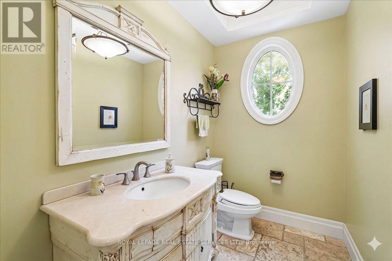 1726 THE PINES - 15