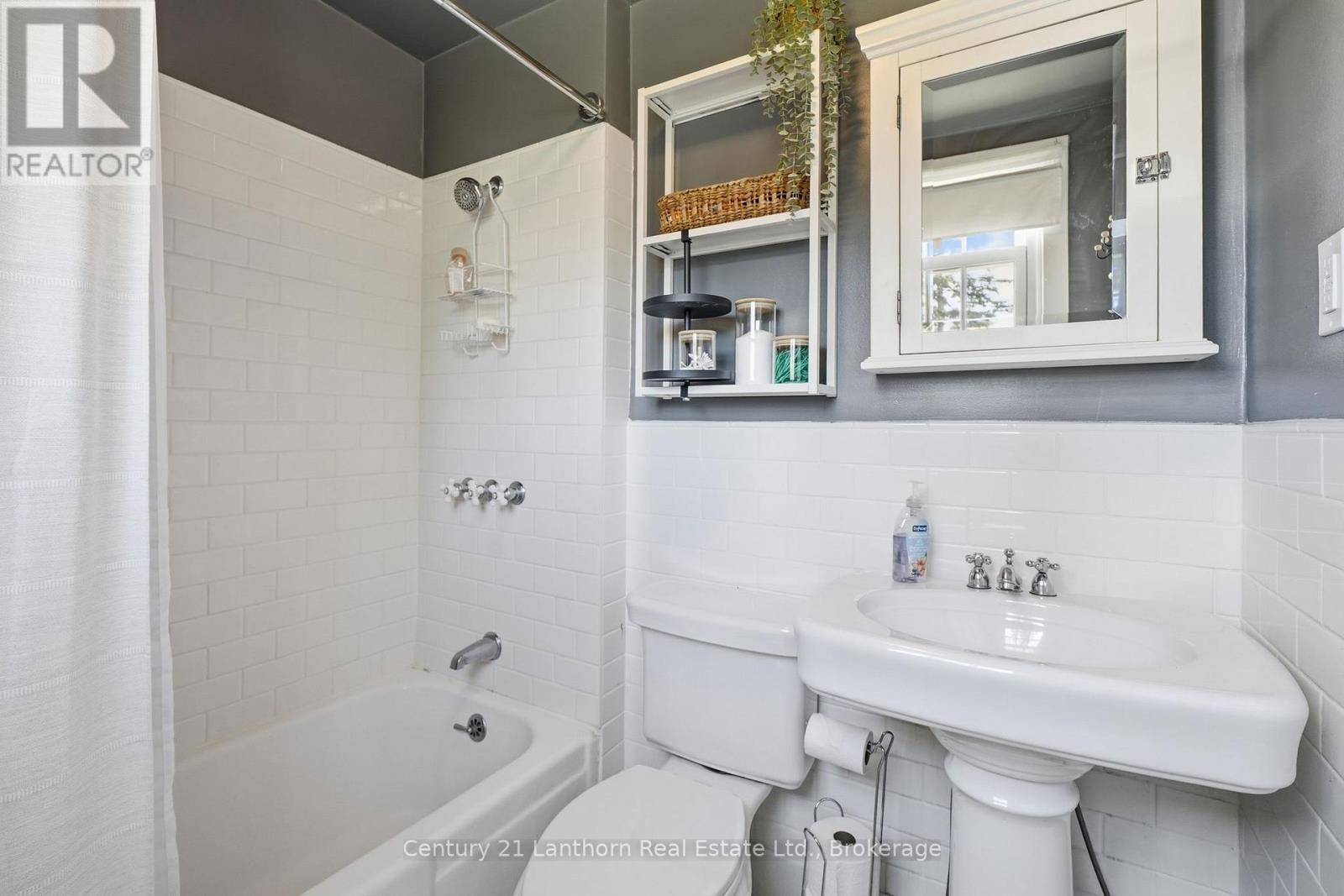 239 FOSTER AVENUE - 35