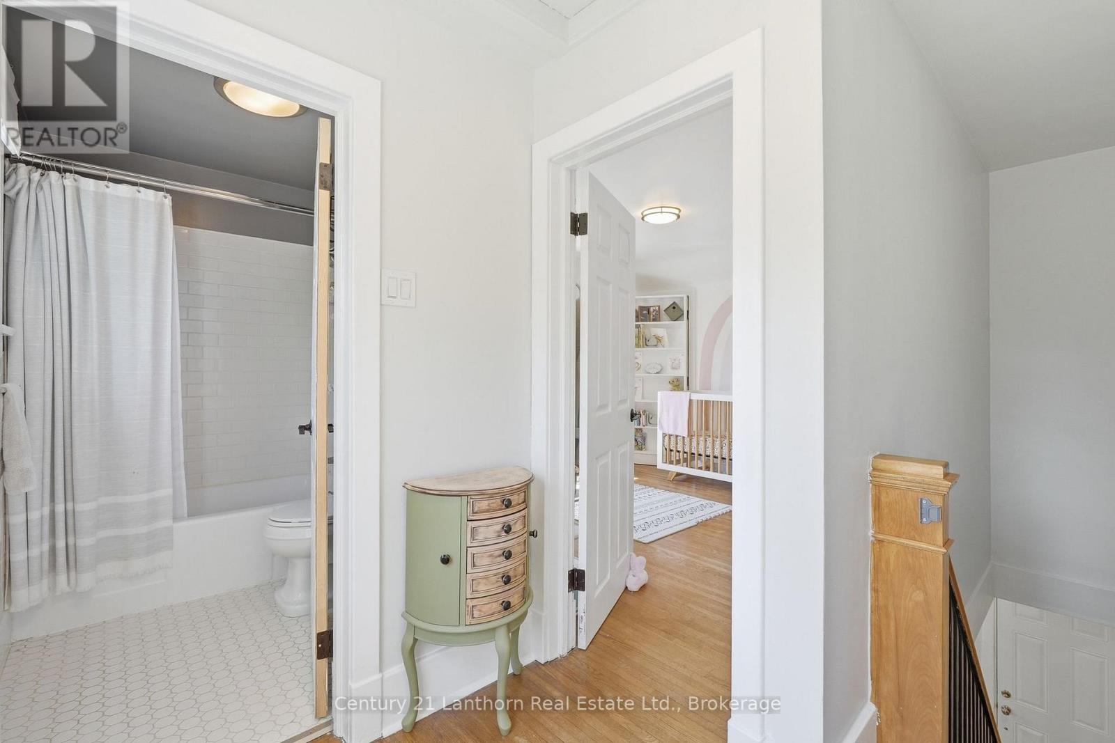 239 FOSTER AVENUE - 32