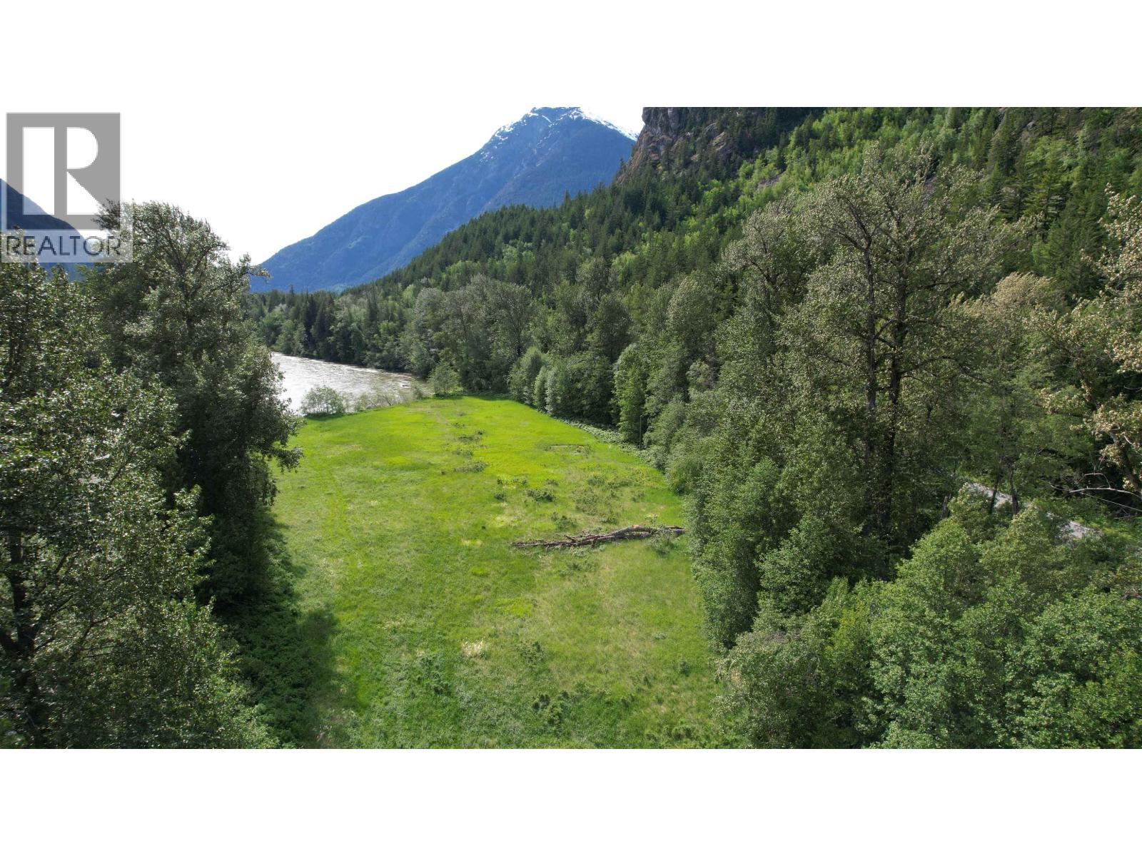 SE 1/4 SEC 29 MACKENZIE 20 HIGHWAY, Bella Coola — photo 2