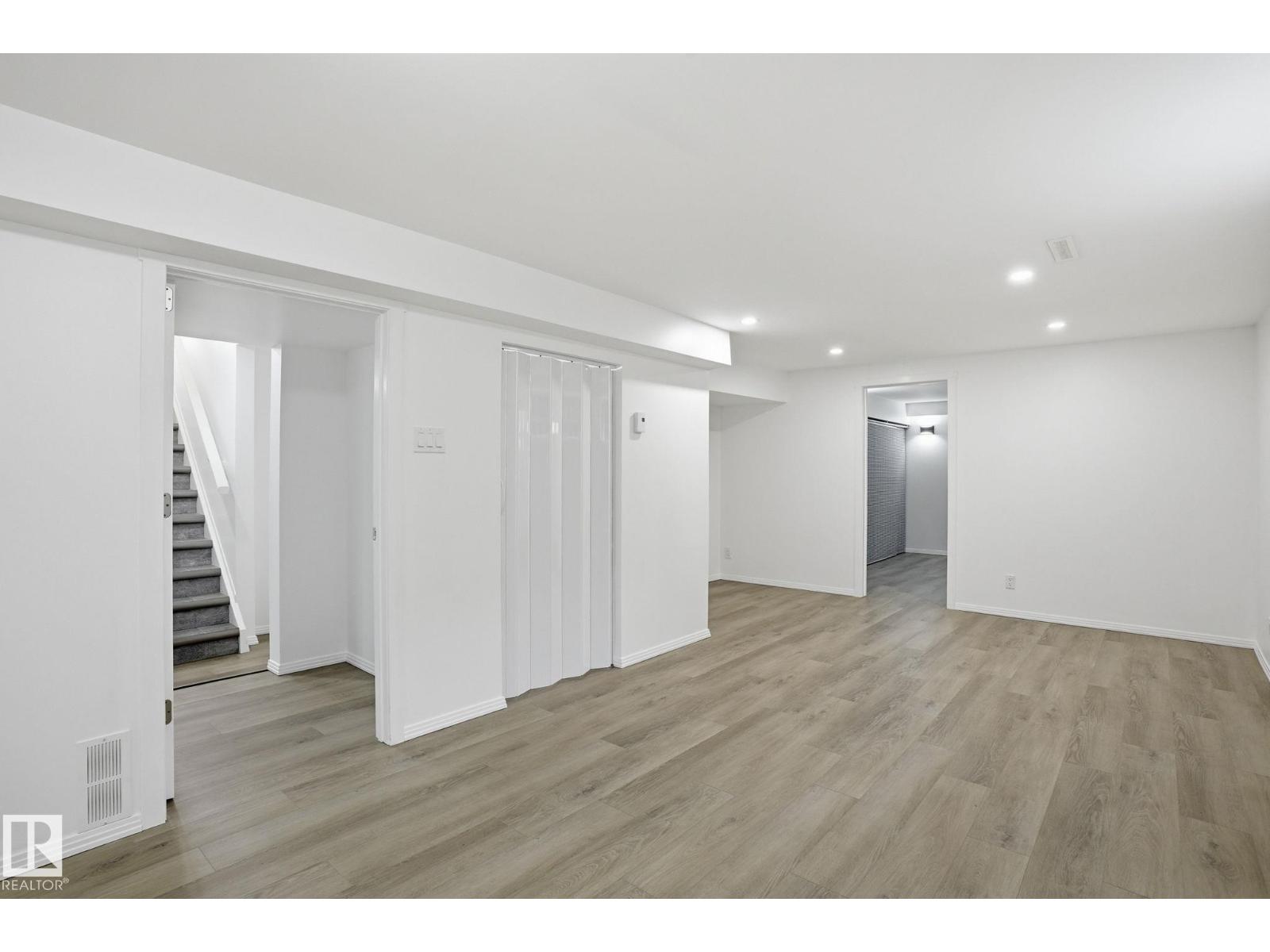 4502 53 AV — photo 20