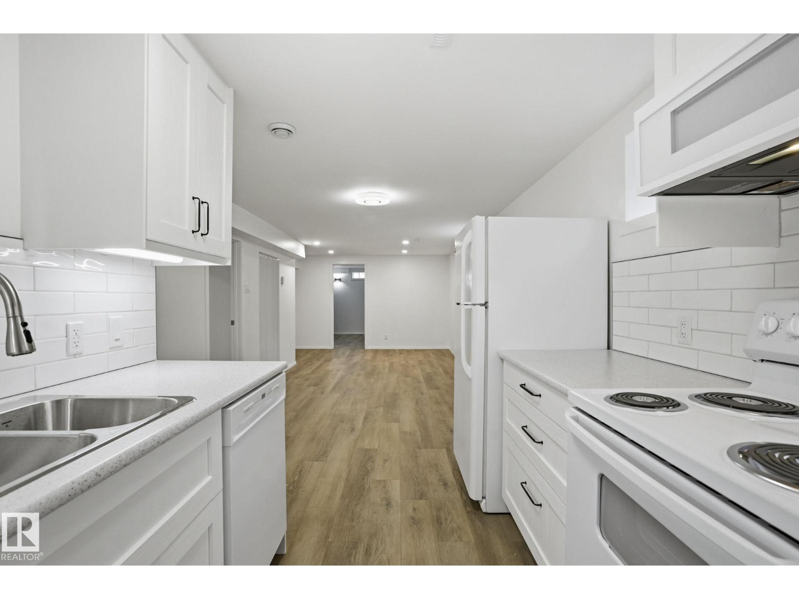 4502 53 AV — photo 25