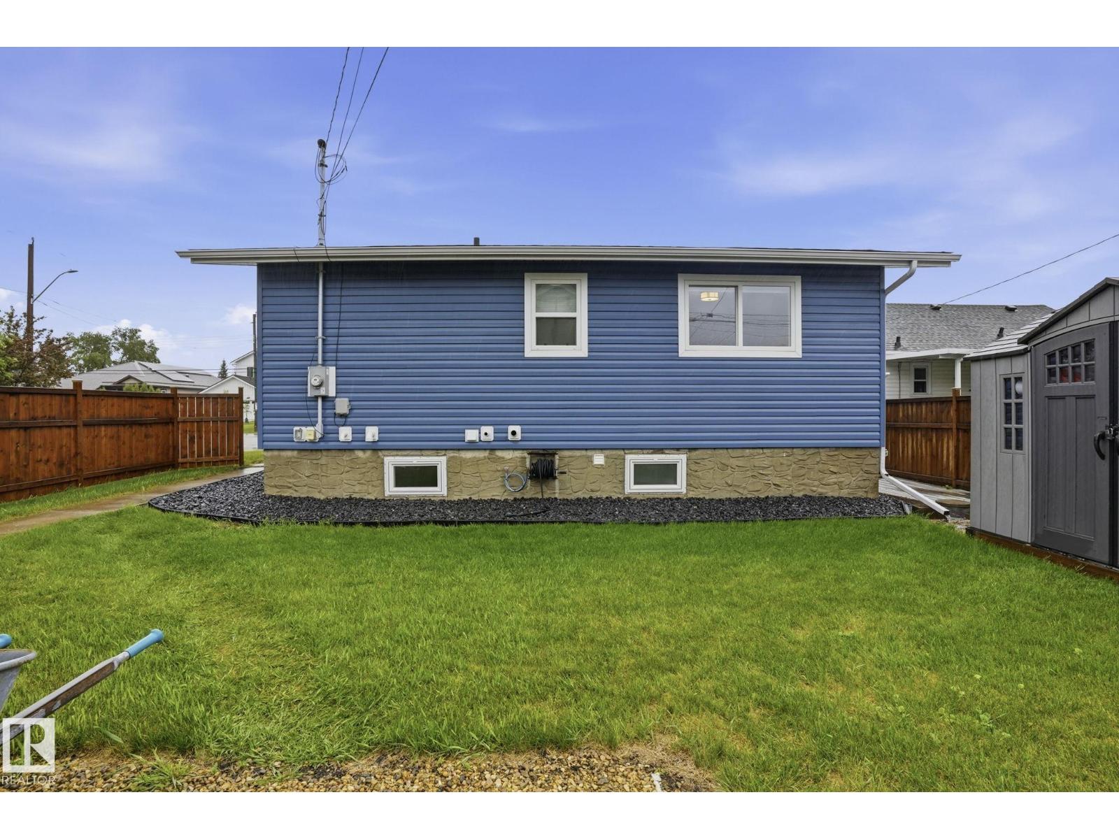 4502 53 AV — photo 29