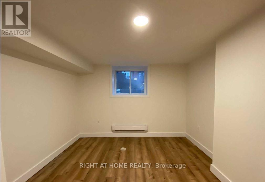 34 MACPHERSON AVENUE - 15