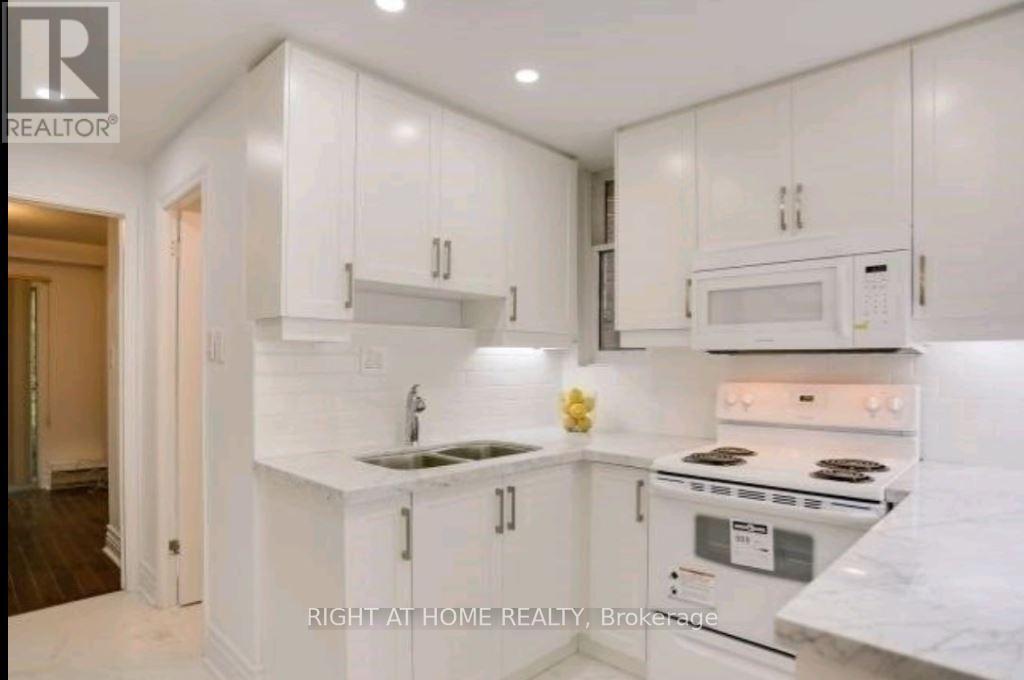 34 MACPHERSON AVENUE - 16