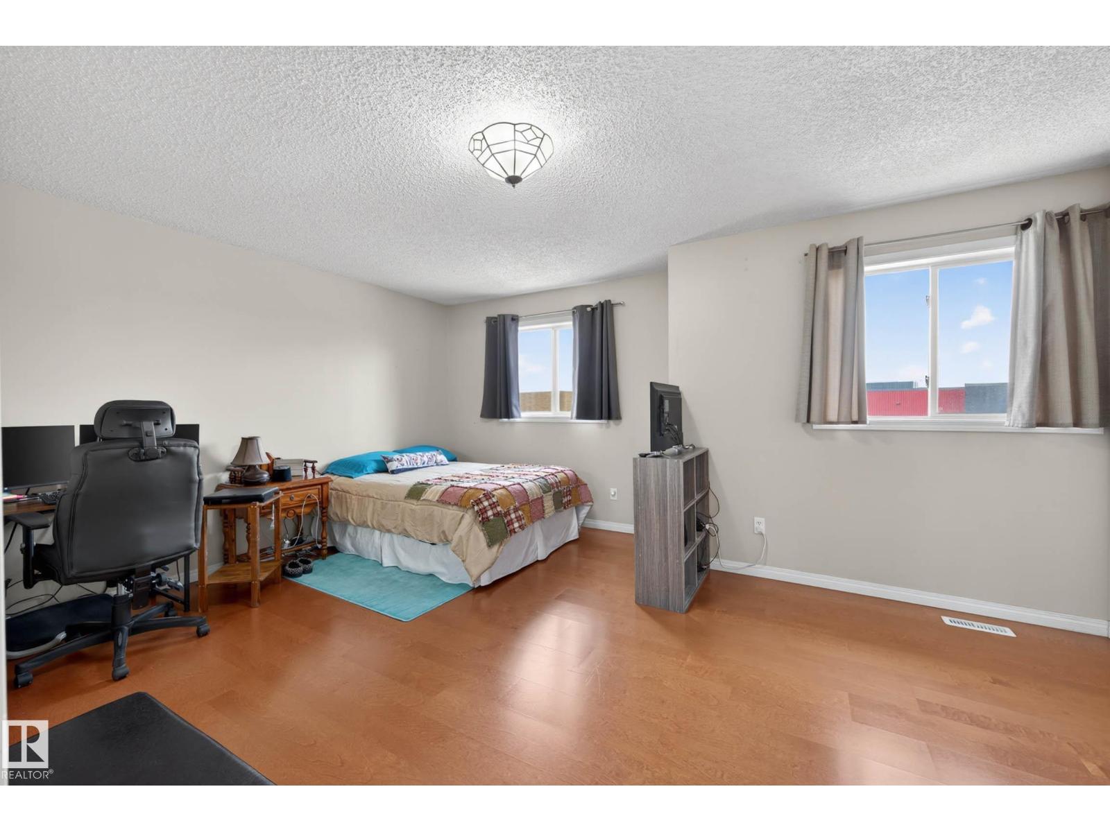 #16 9703 174 ST NW - 18