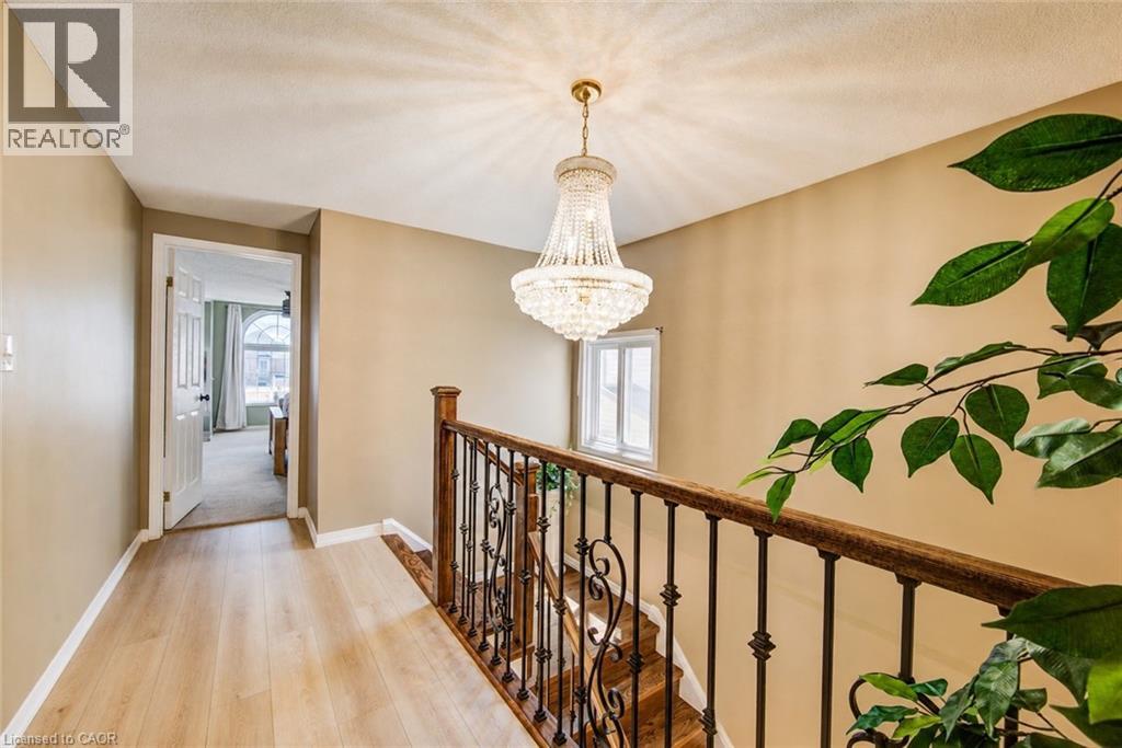 913 COPPER LEAF Crescent - 24