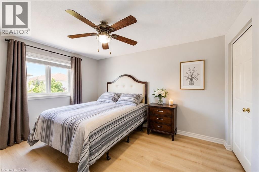 913 COPPER LEAF Crescent - 22
