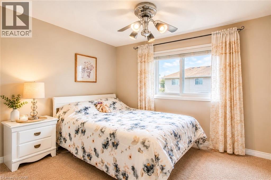 913 COPPER LEAF Crescent - 21