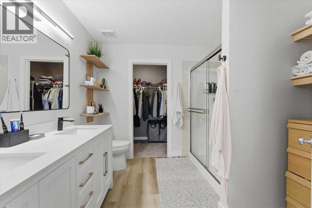 17 Bridlecrest Court SW - 32