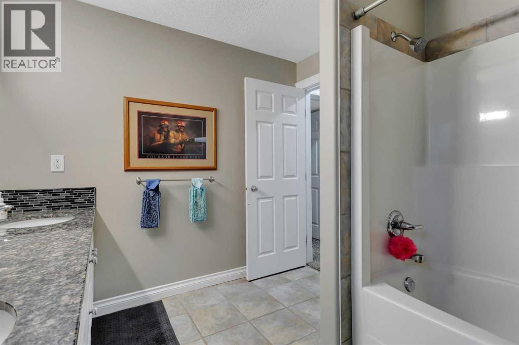 27 Fern Glade Crescent - 40