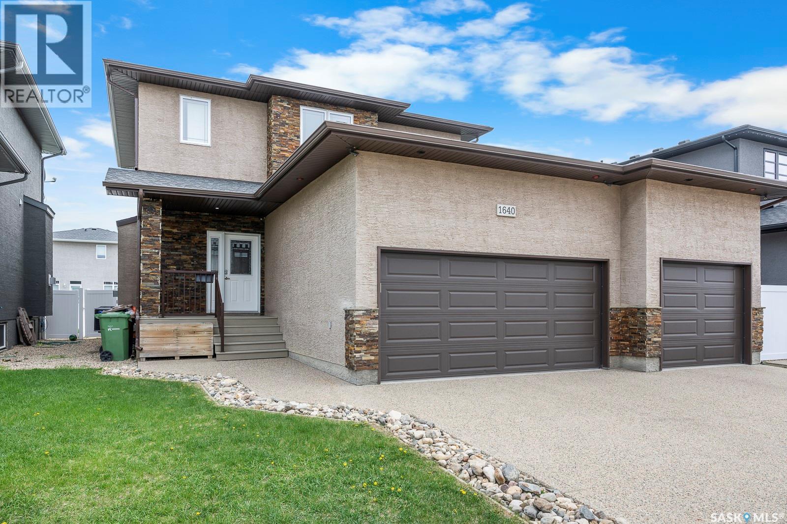 1640 Maple Rose CRESCENT N - 1