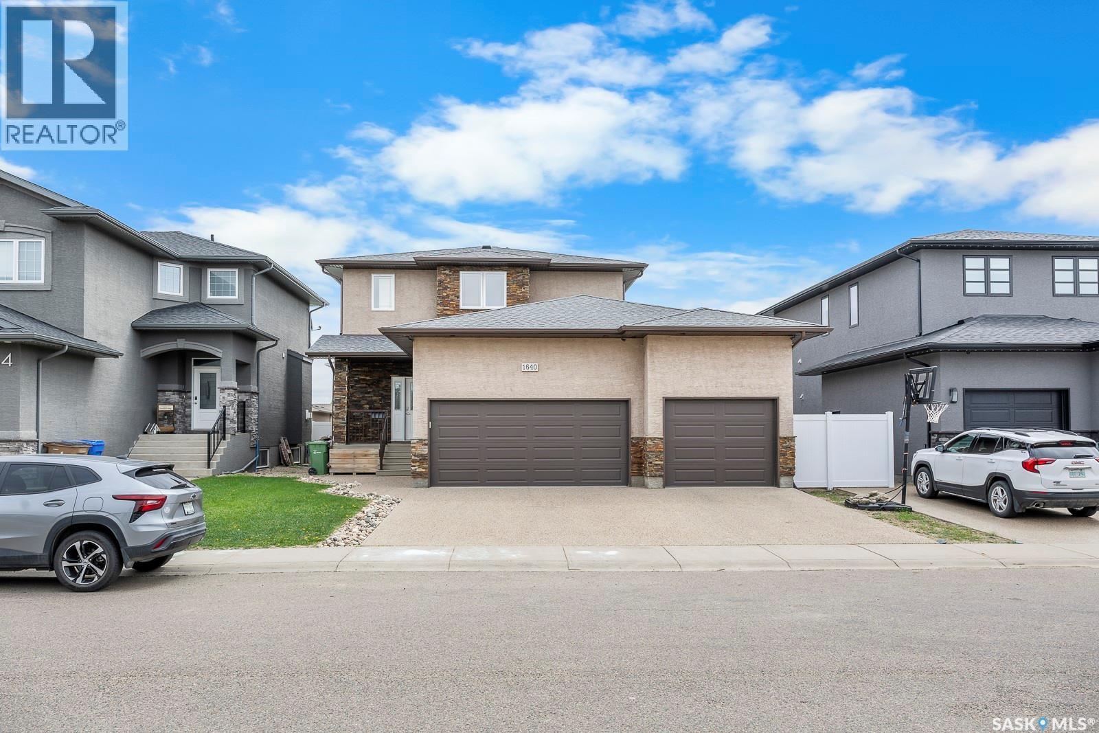 1640 Maple Rose CRESCENT N - 46