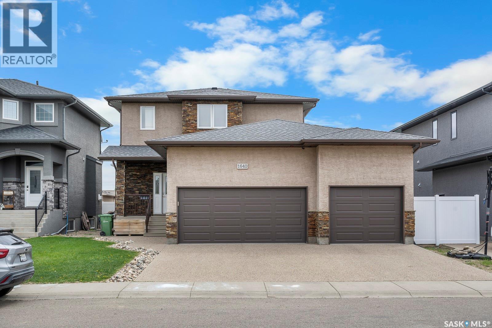 1640 Maple Rose CRESCENT N - 45