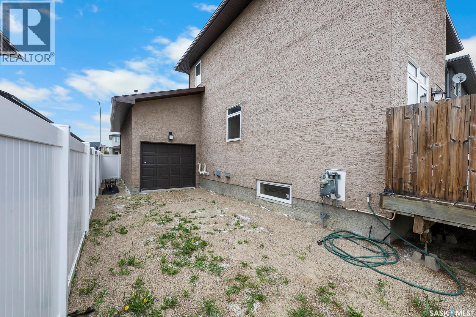 1640 Maple Rose CRESCENT N - 38