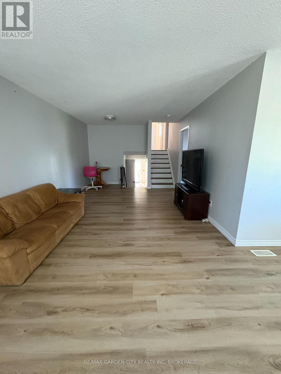 105 TUPPER DRIVE - 6