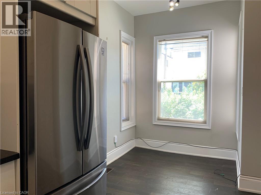 405 MACNAB Street N - 5