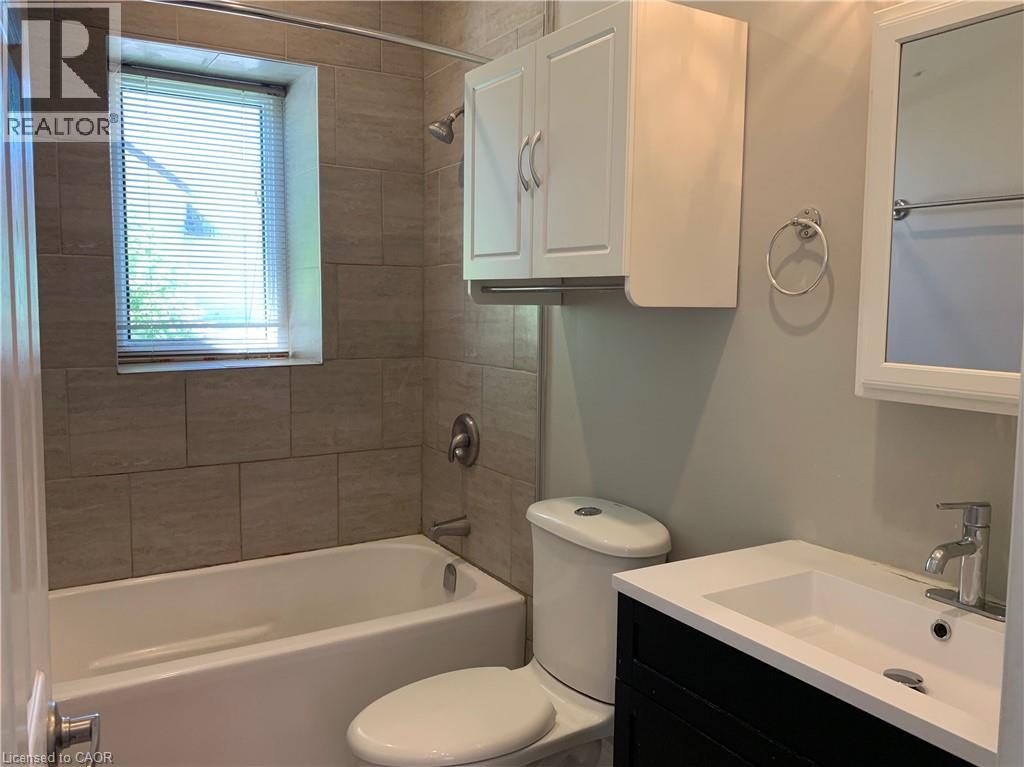 405 MACNAB Street N - 7