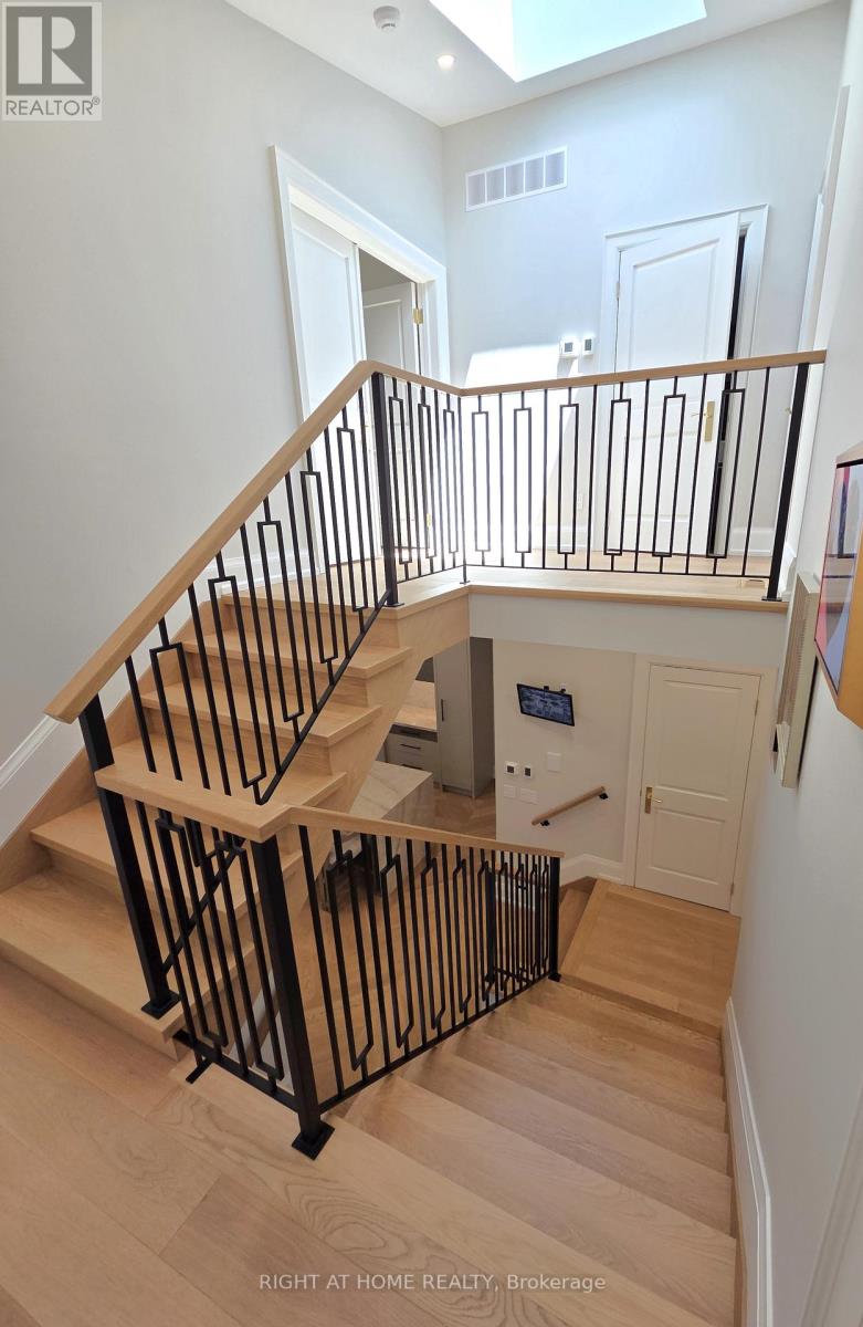 586 BROADWAY AVENUE E - 19