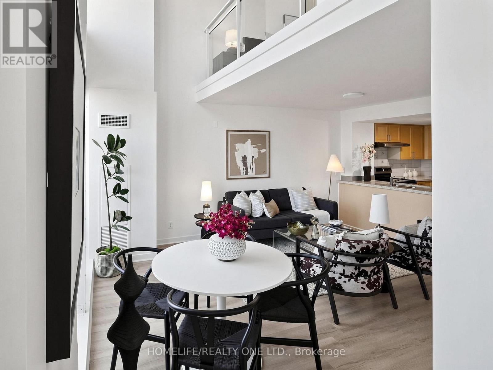 #913 77 LOMBARD STREET - 13