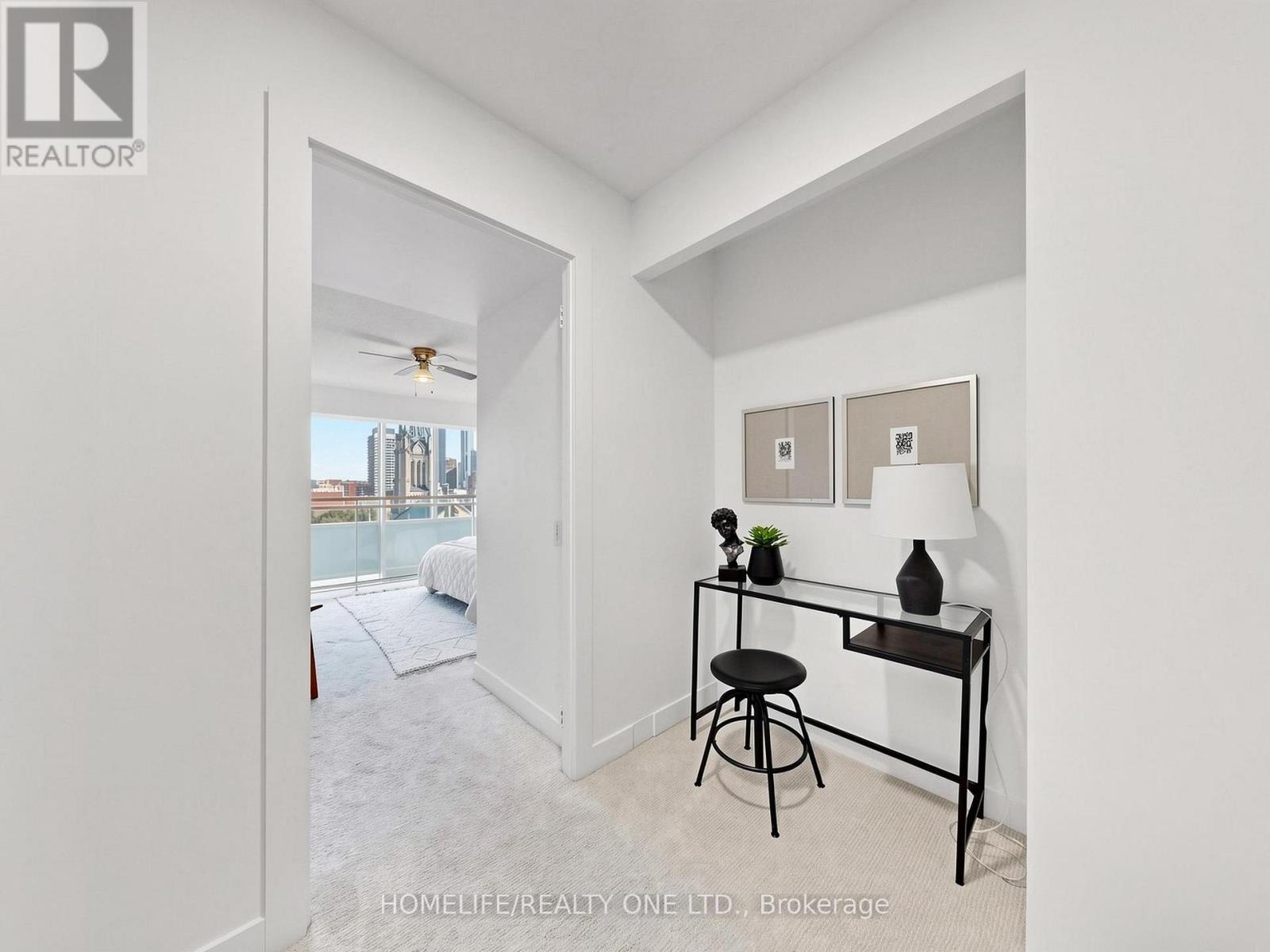 #913 77 LOMBARD STREET - 33