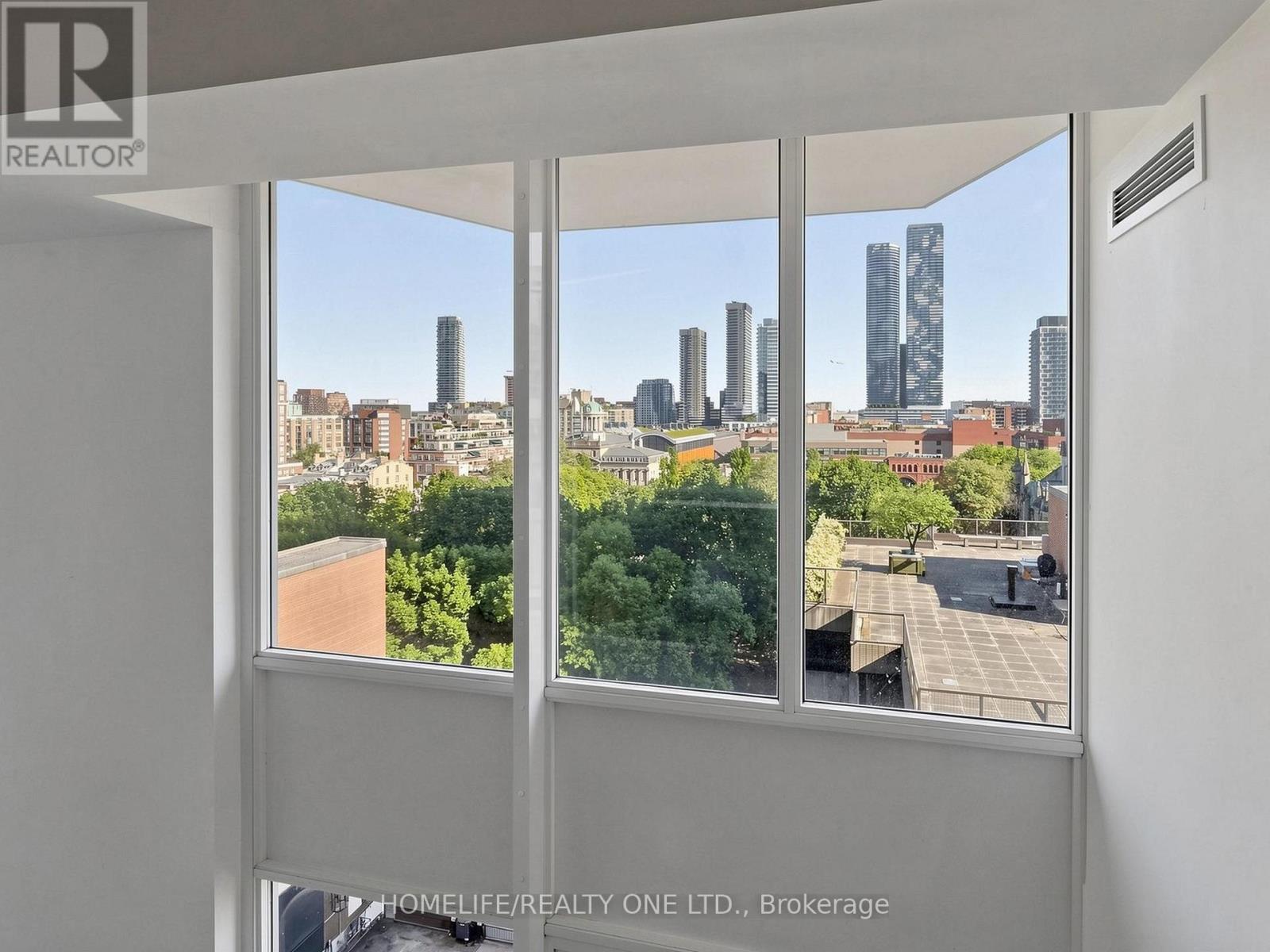 #913 77 LOMBARD STREET - 37