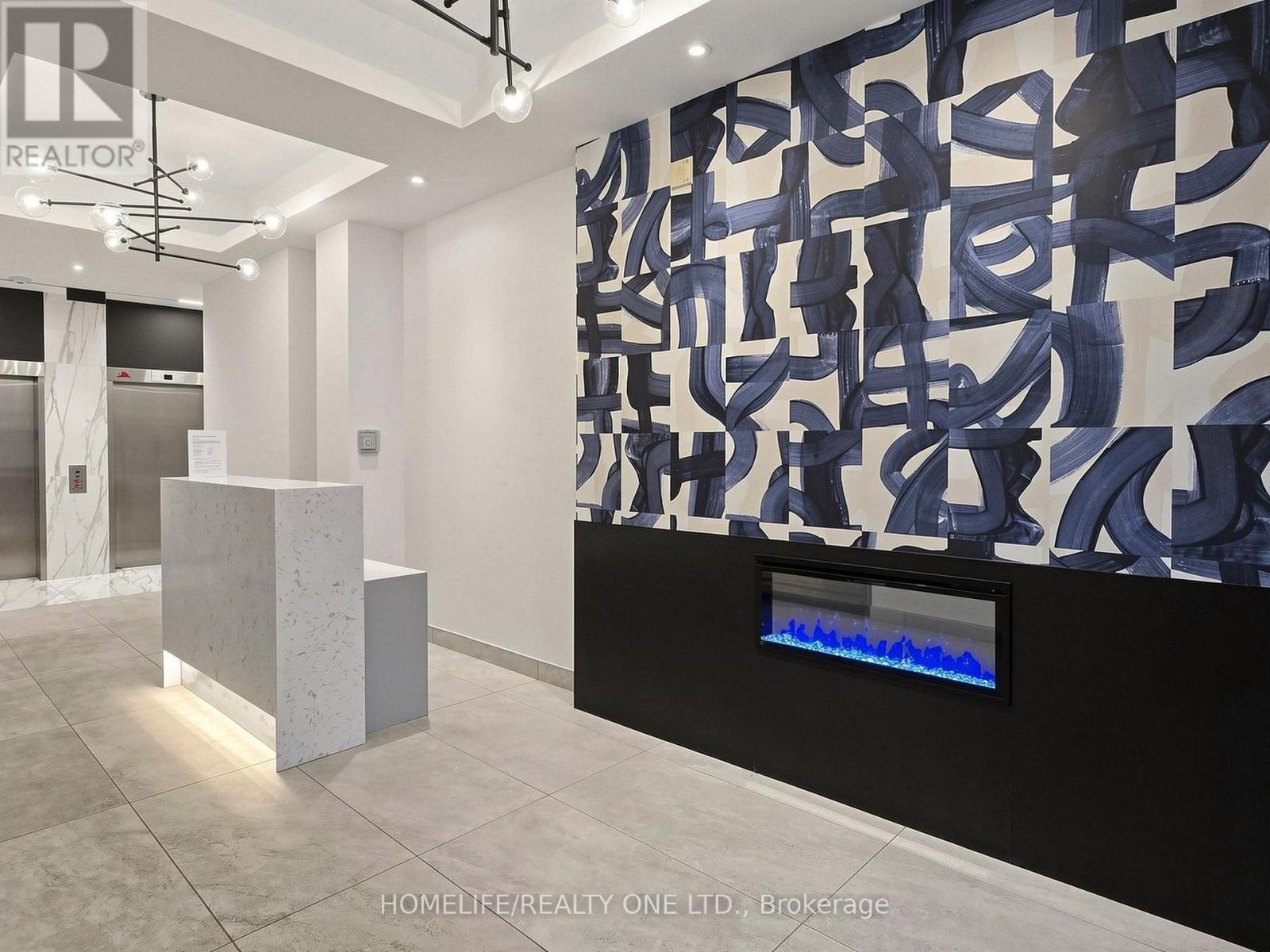#913 77 LOMBARD STREET - 45