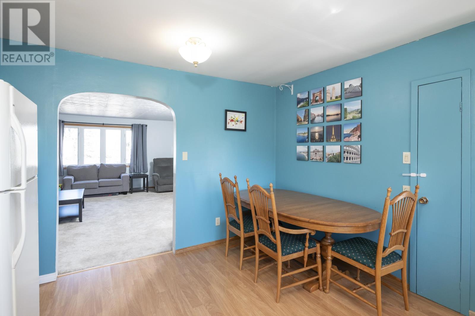 752 Leslie AVE - 18