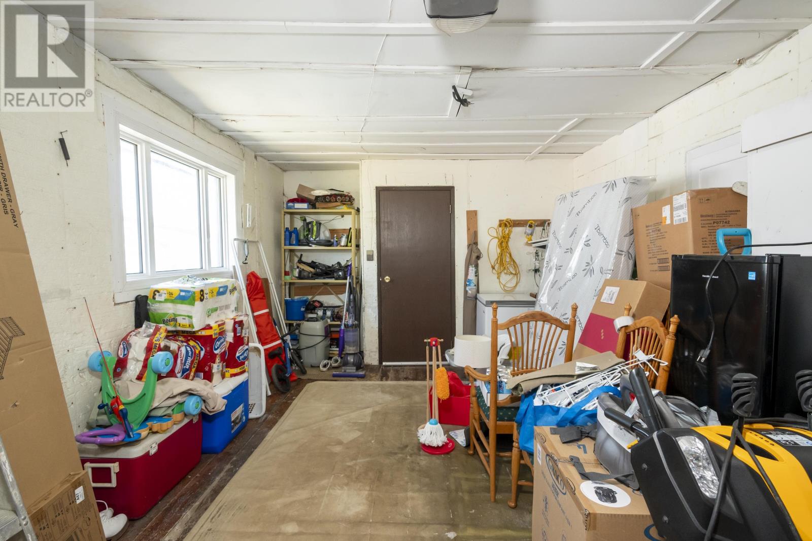 752 Leslie AVE - 50