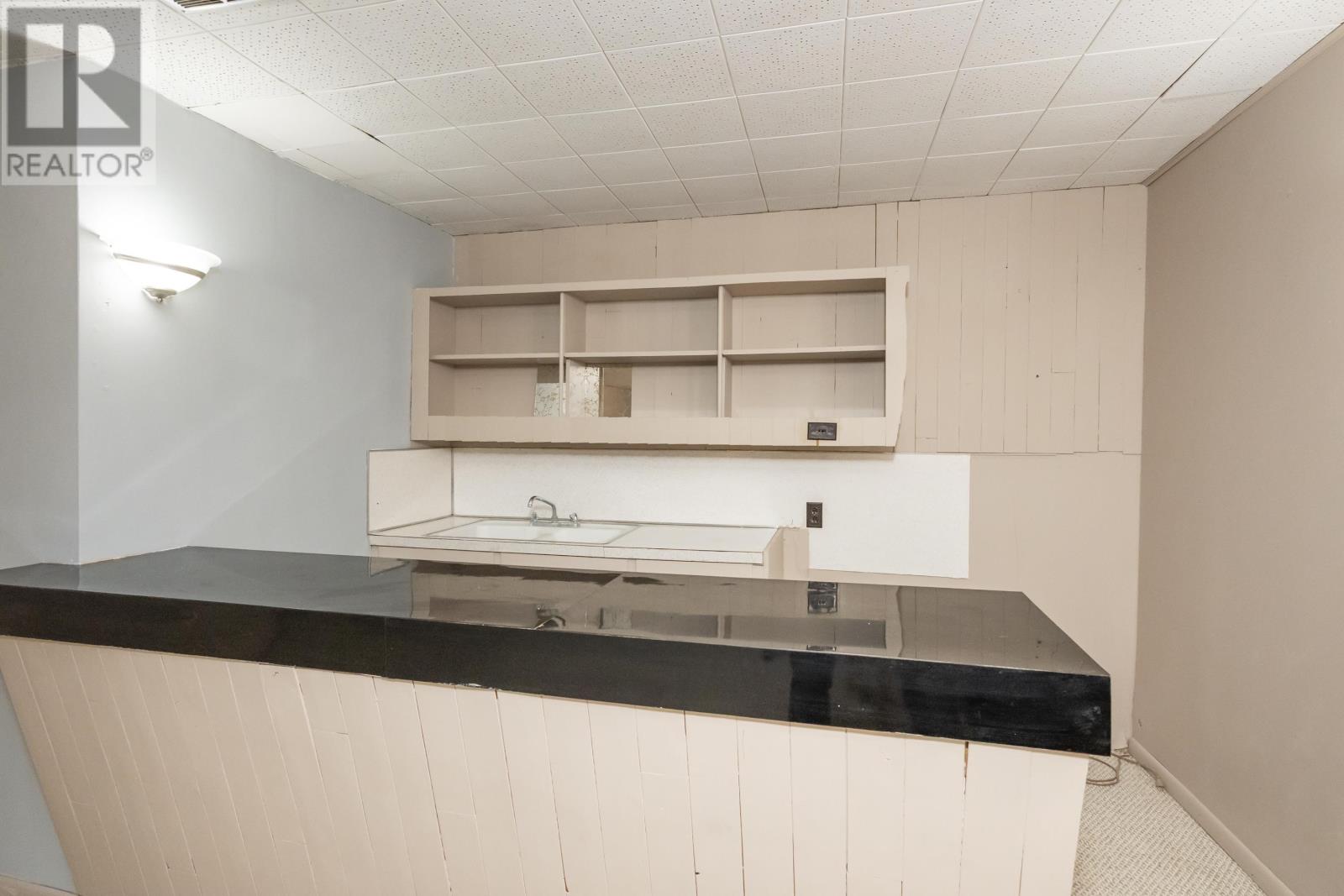 752 Leslie AVE - 40