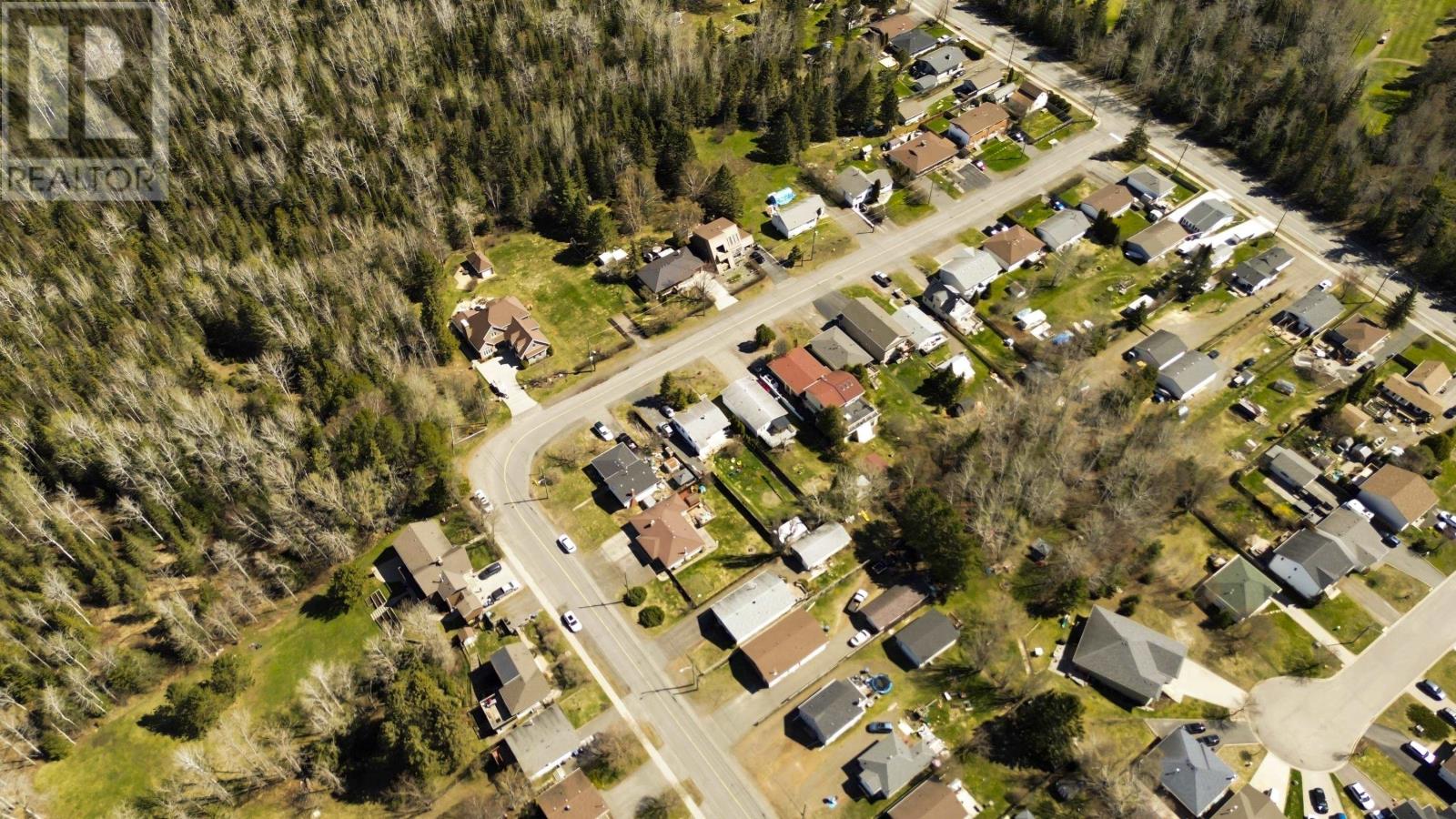 752 Leslie AVE - 4