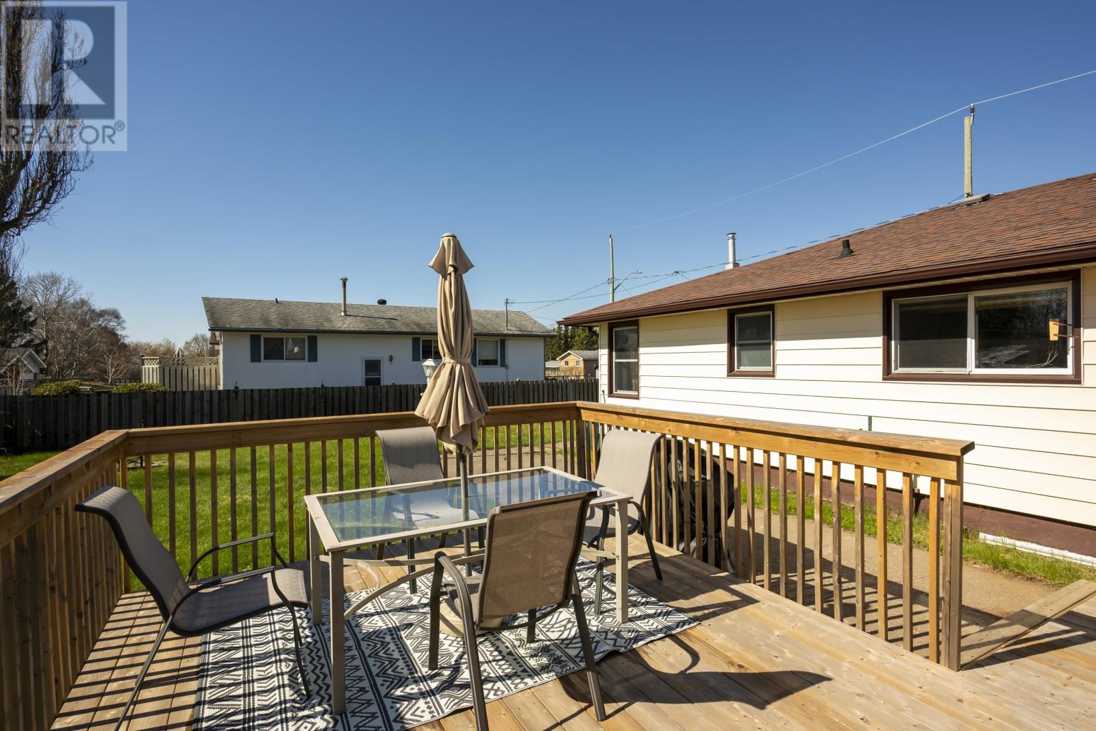 752 Leslie AVE - 8