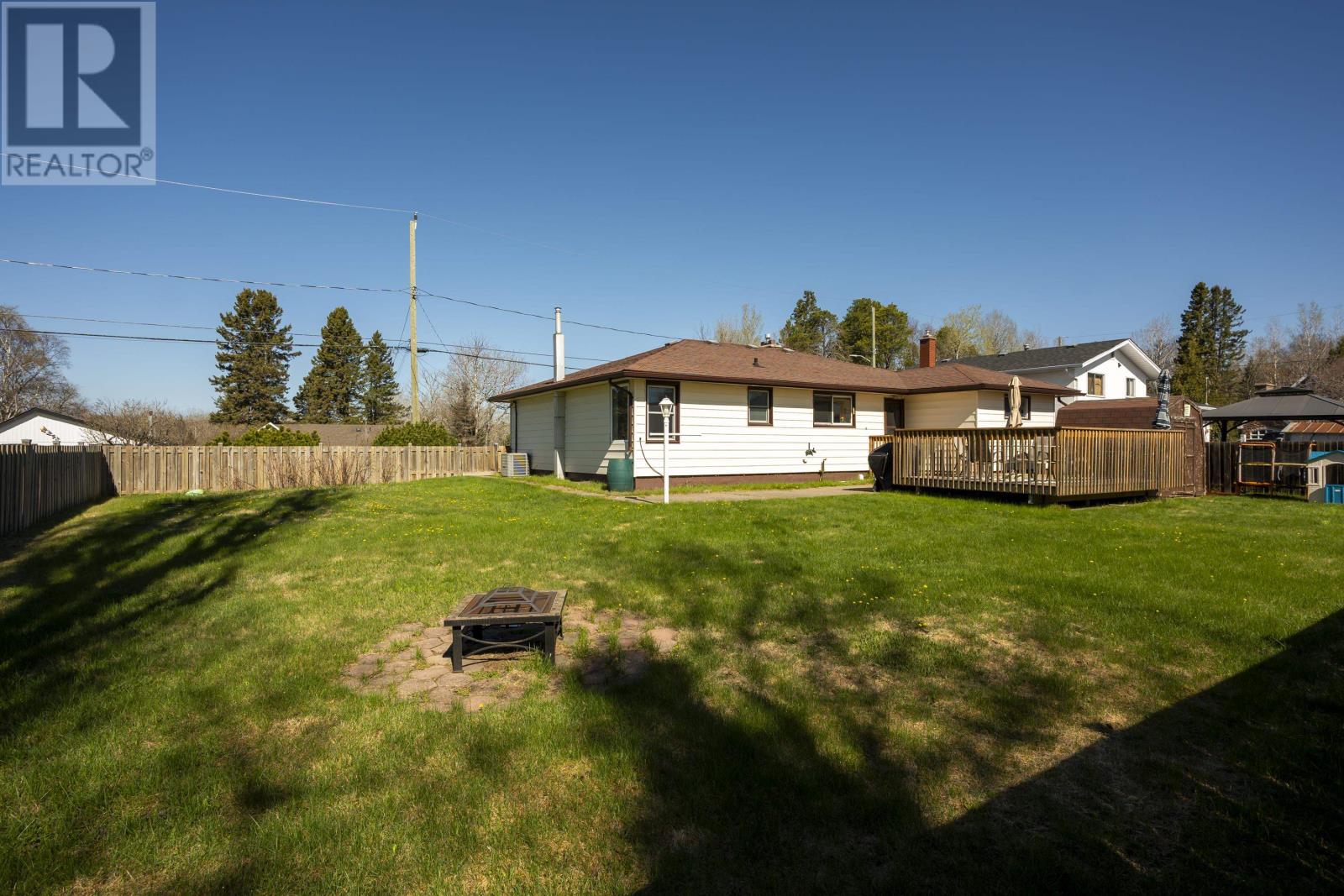 752 Leslie AVE - 5