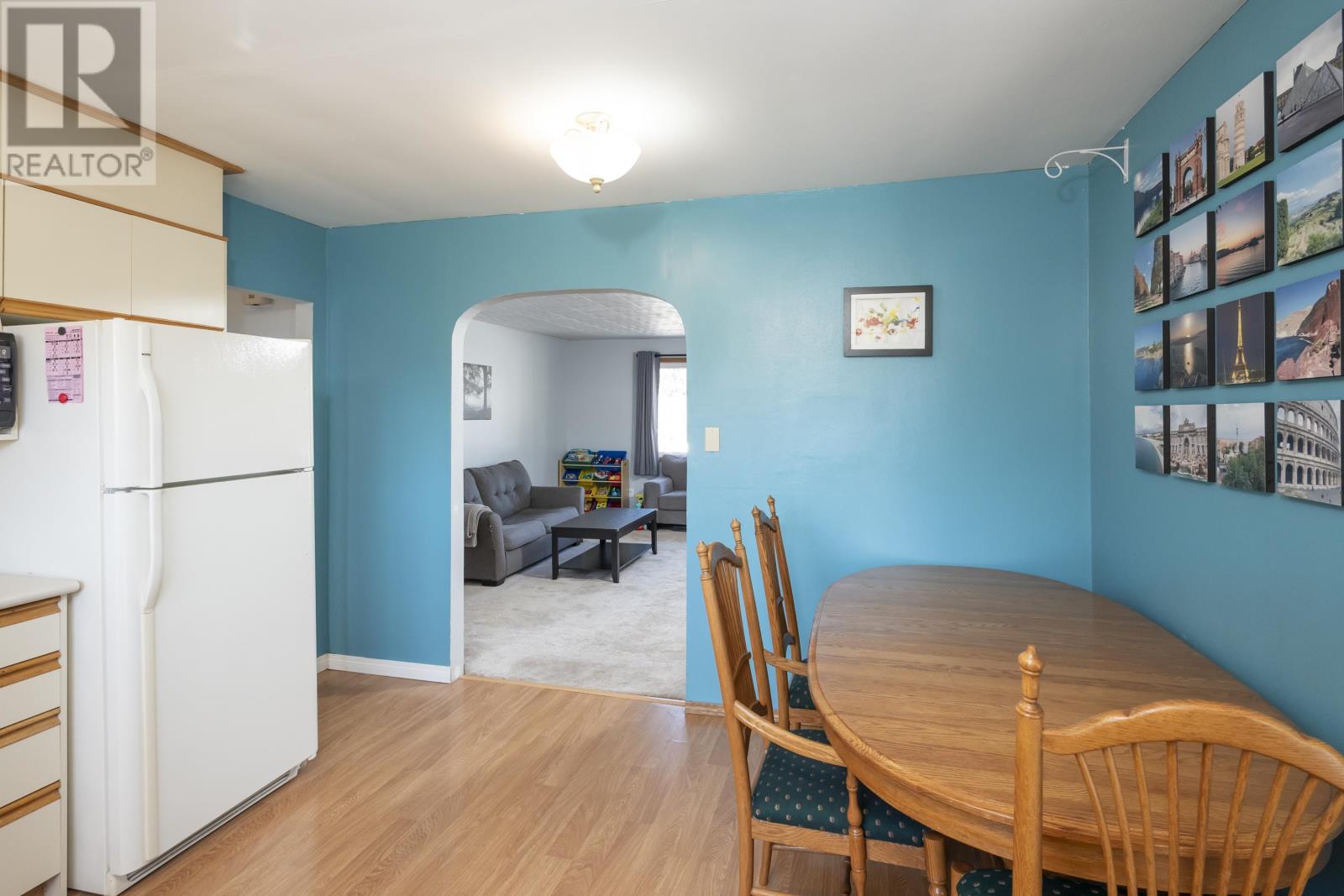 752 Leslie AVE - 19