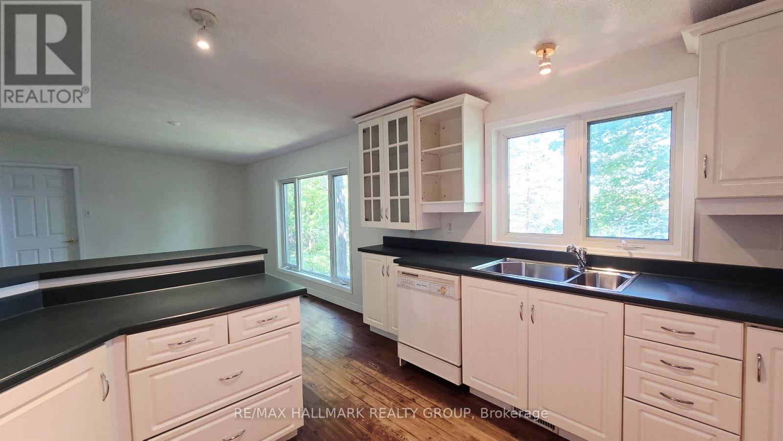 2 Bed, 2 Bath House for Sale in Ottawa – 156 DEWOLFE STREET, Ottawa – MLS# X13239980 - Image 27