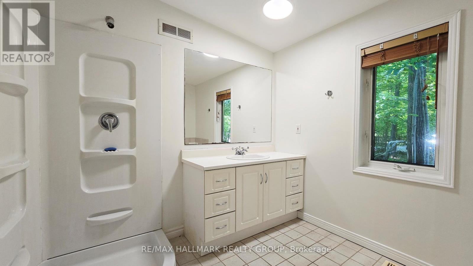 2 Bed, 2 Bath House for Sale in Ottawa – 156 DEWOLFE STREET, Ottawa – MLS# X13239980 - Image 32