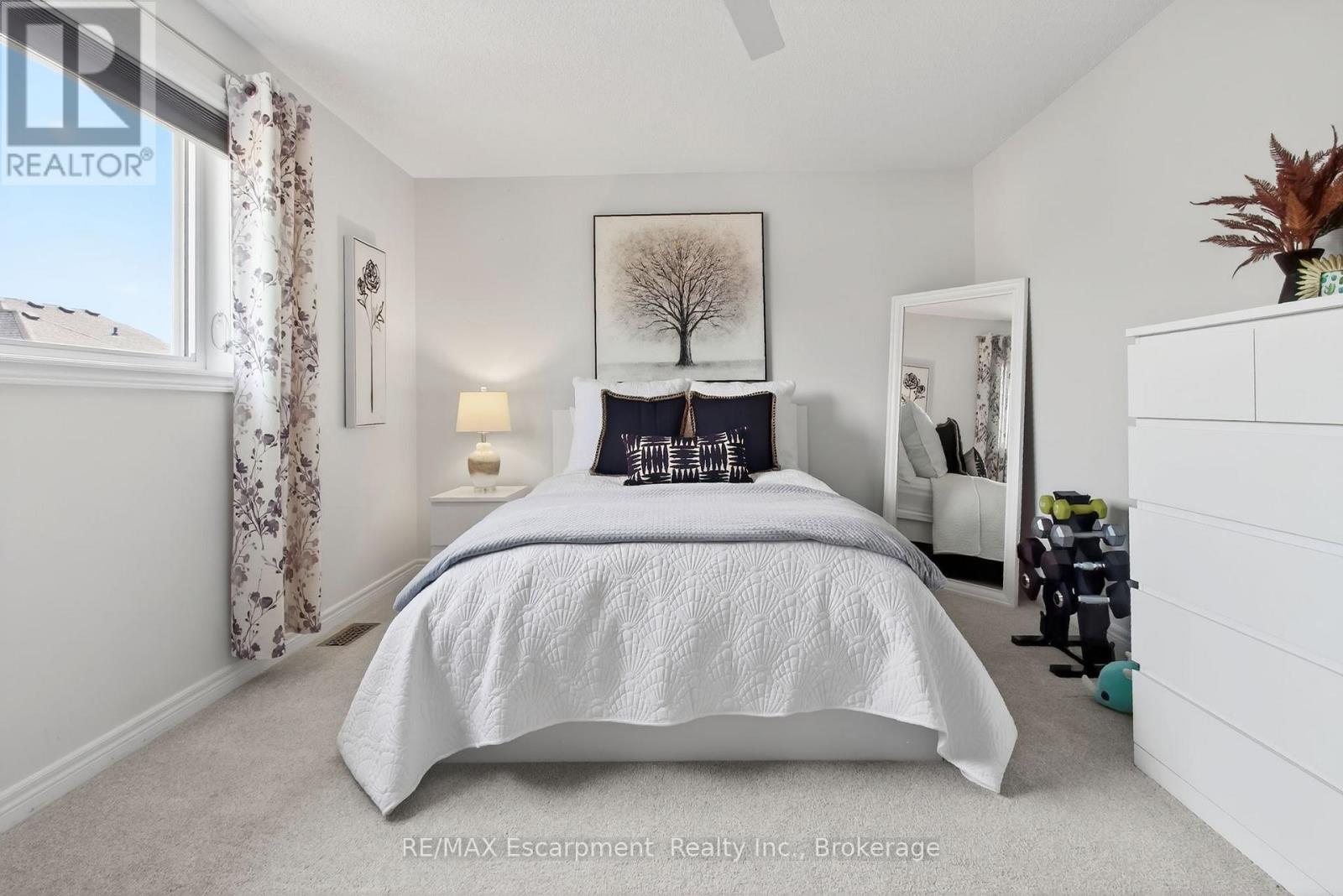 5216 GARLAND CRESCENT - 32