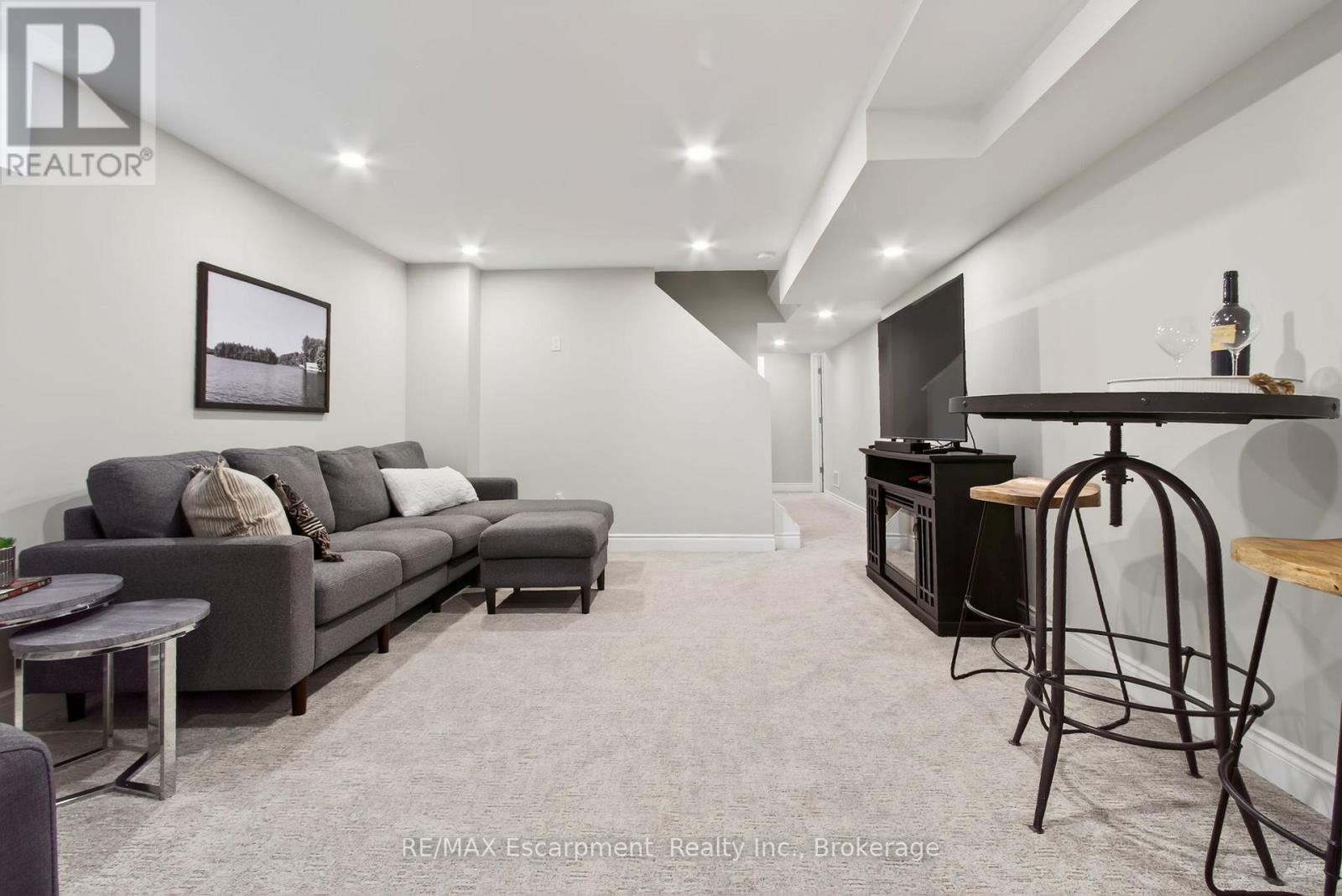 5216 GARLAND CRESCENT - 37