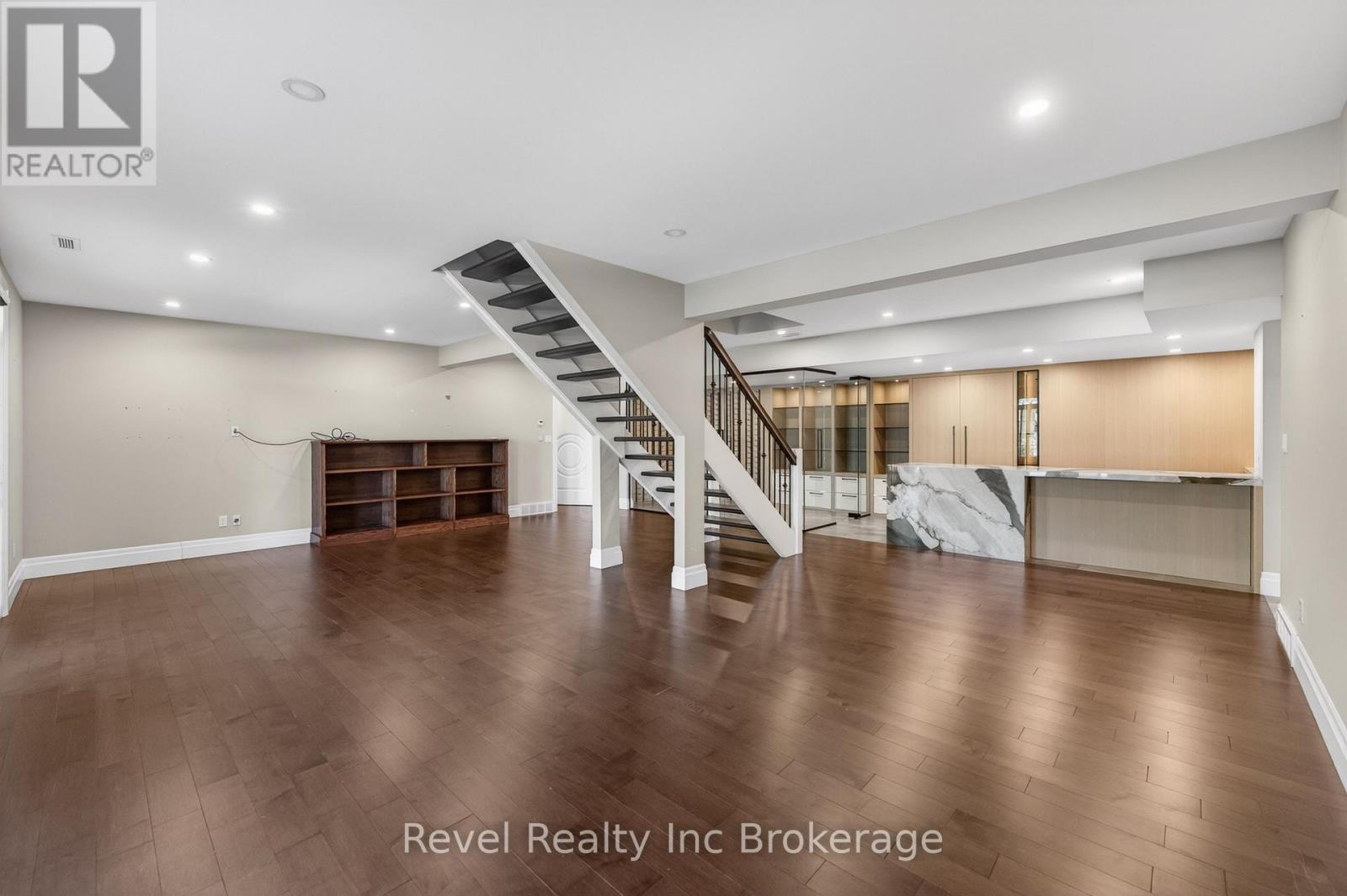 241 TAMARACK BOULEVARD - 32