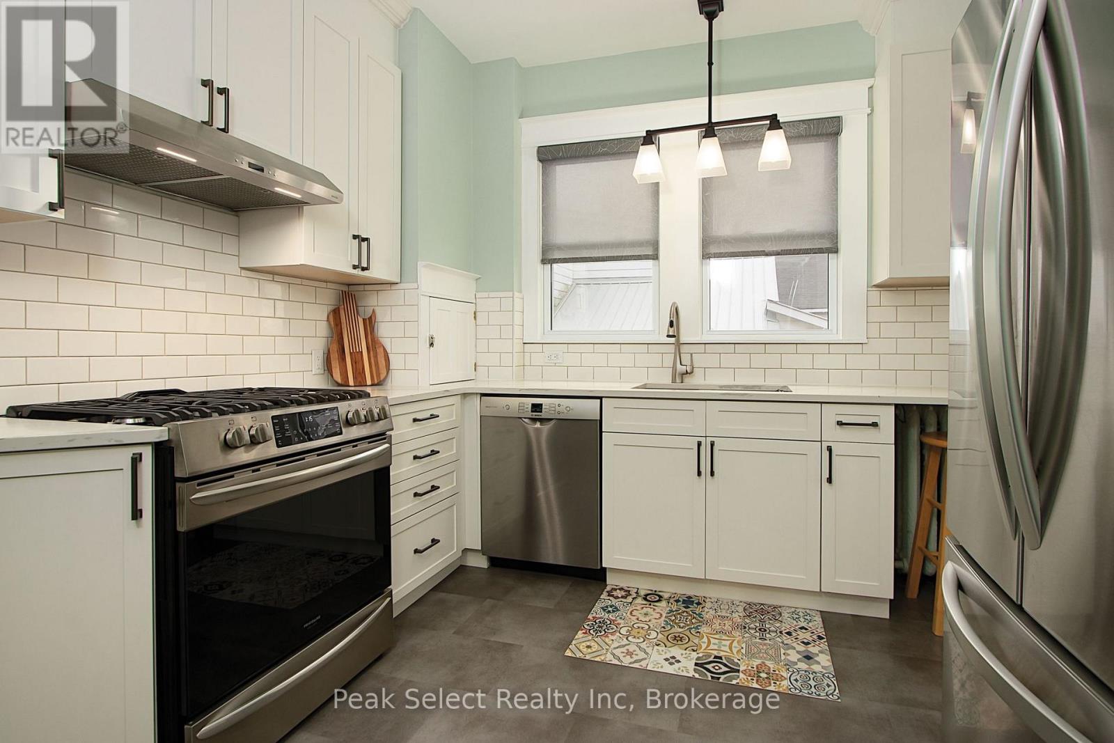 395 QUEEN STREET E - 12