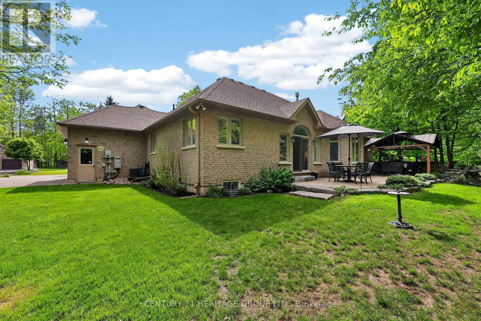 22 LLOYD COOK DRIVE E - 44