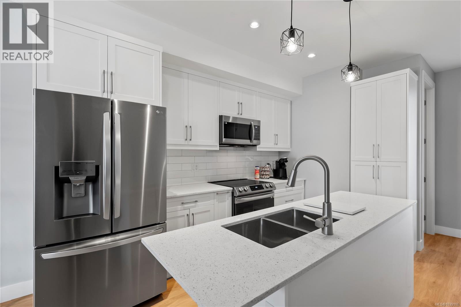 104 2830 SYBRONDEN Road, Langford