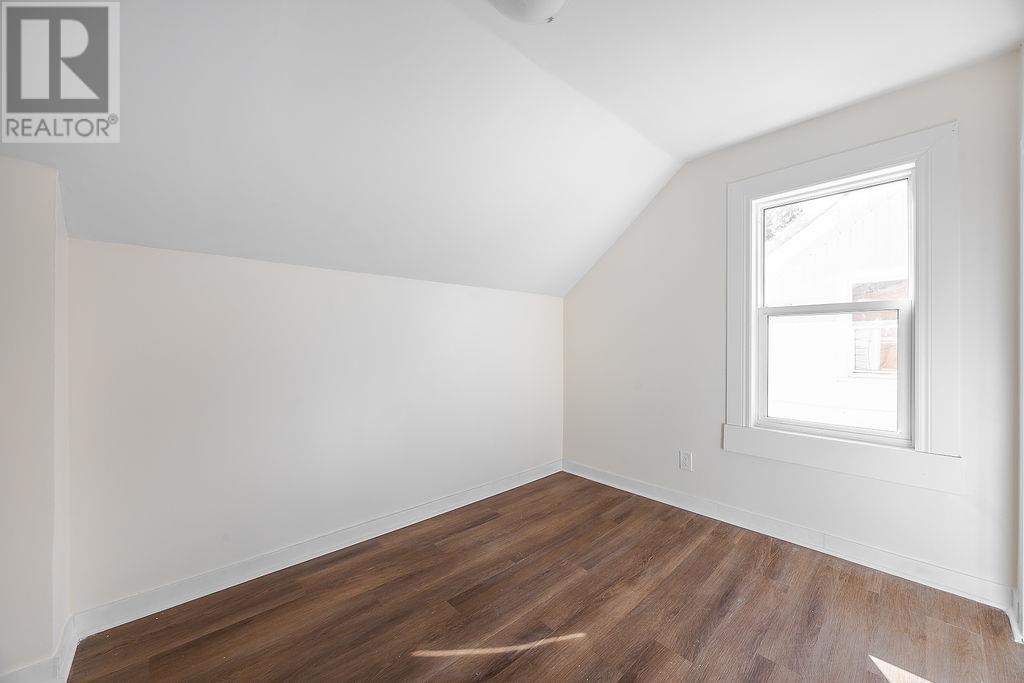 104 London ST - 16