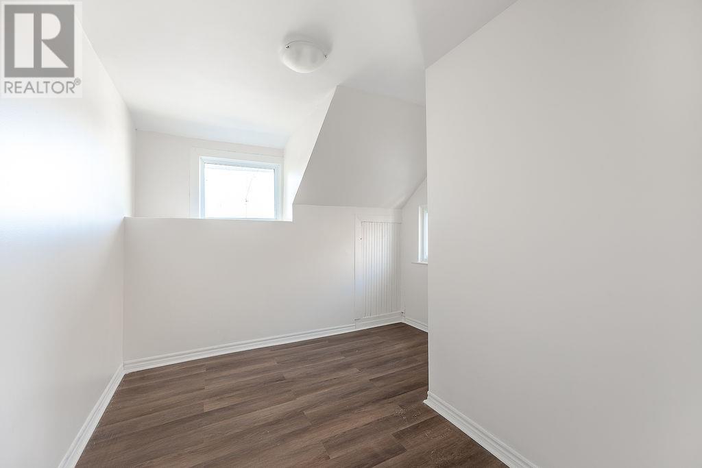 104 London ST - 14