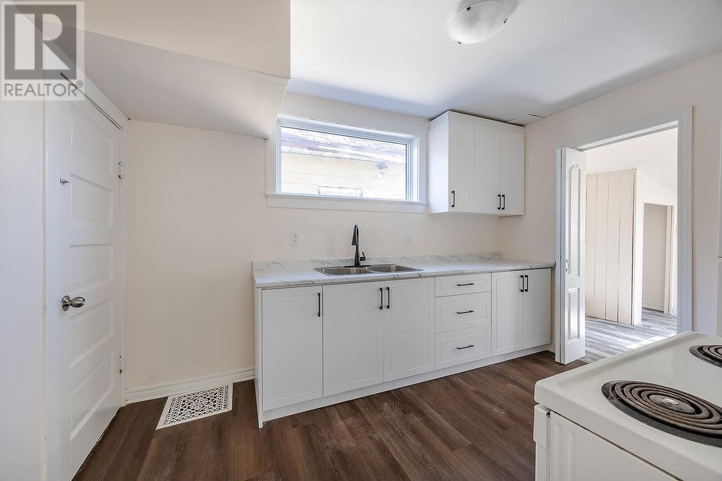 104 London ST - 8