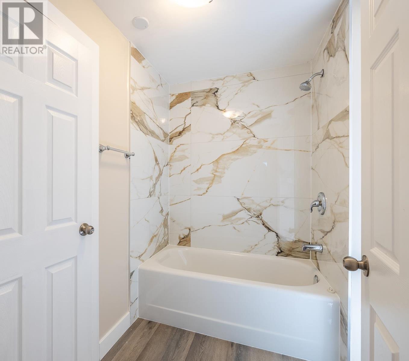 634 Portage LN - 21