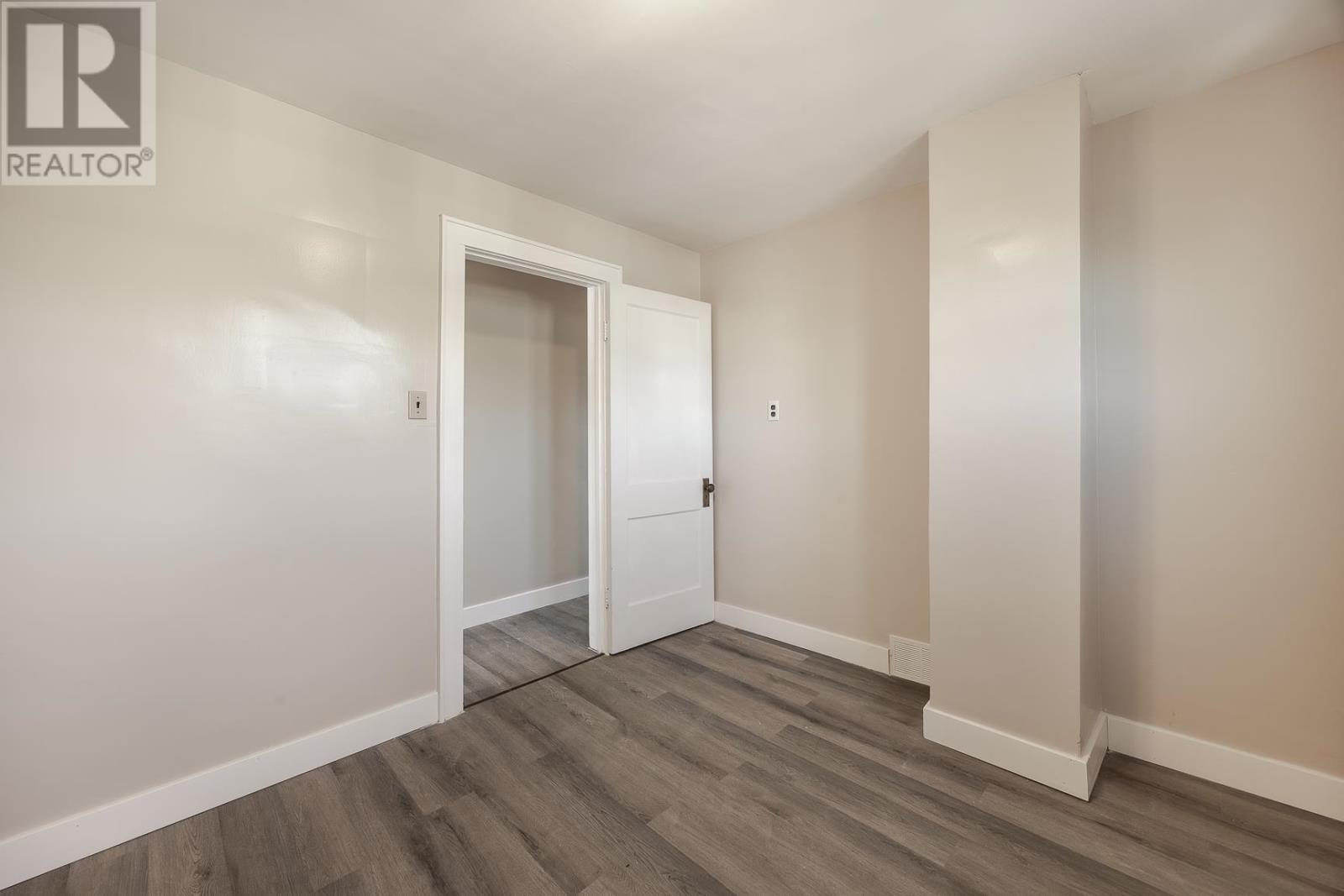 634 Portage LN - 18